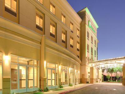 Hotel & By Ihg Bakersfield