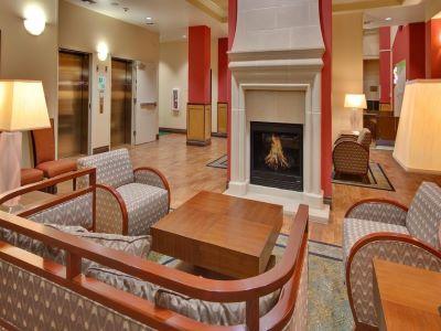 & By Ihg Bakersfield