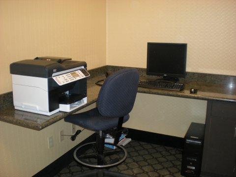 & By Ihg 3* Bakersfield