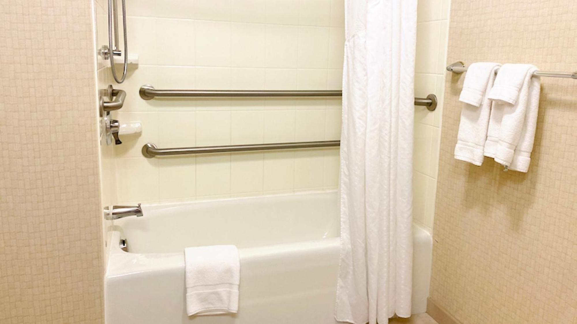 Hotel & By Ihg Bakersfield