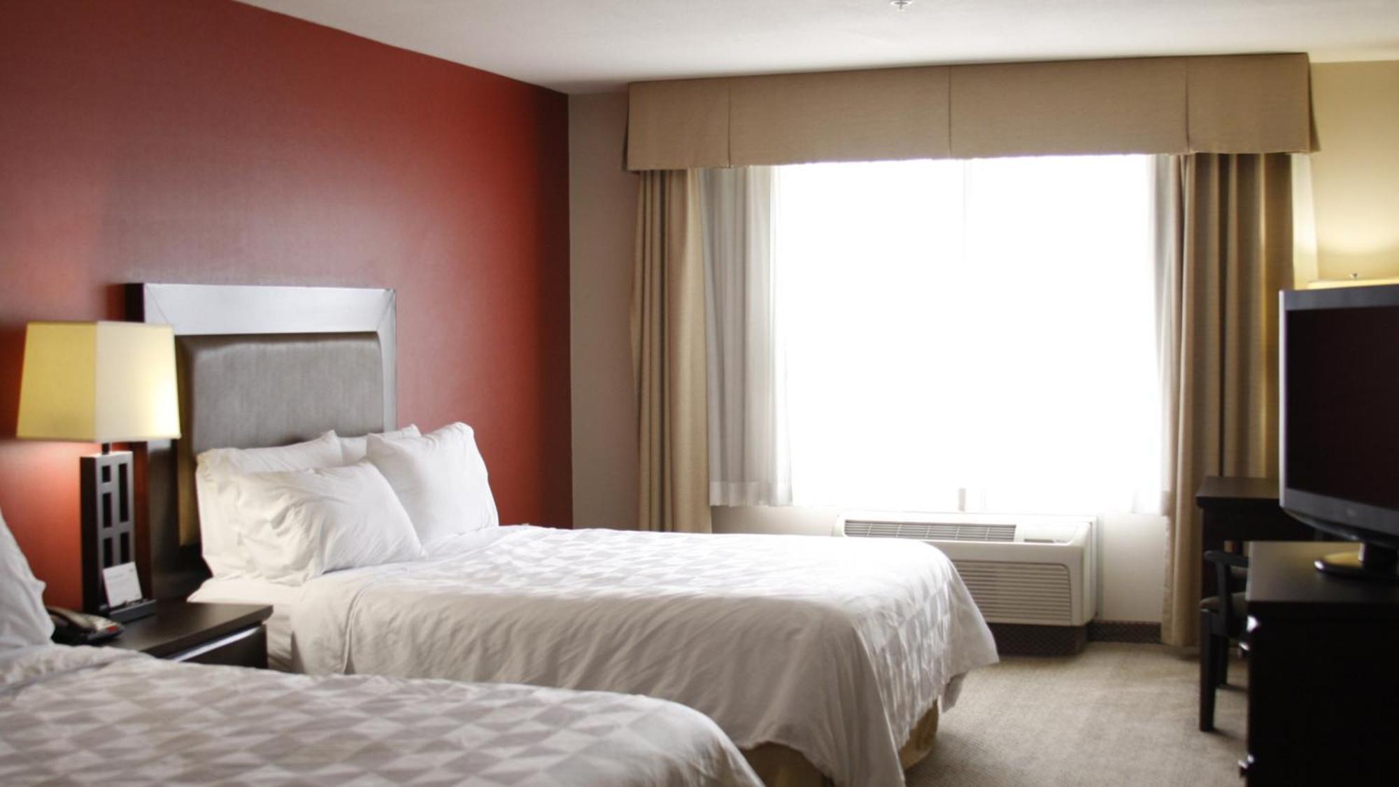 & By Ihg Bakersfield