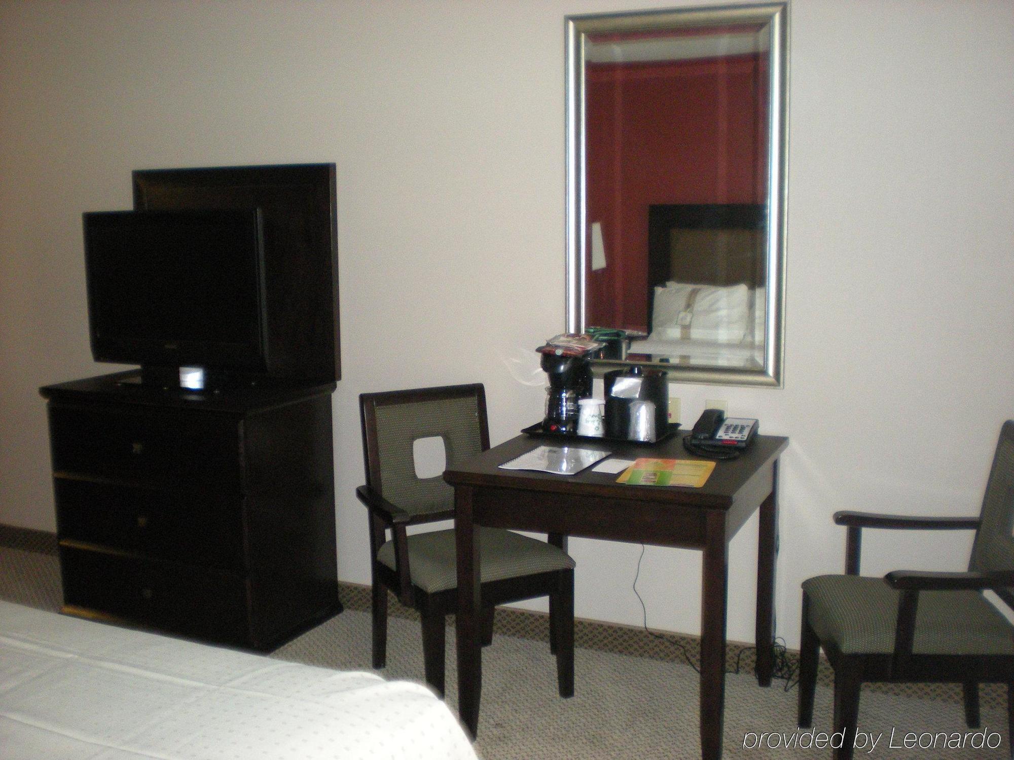 & By Ihg 3*